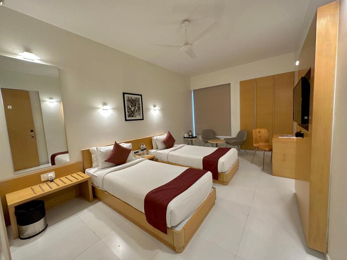 Quality Inn Patria Suites, Rajkot Bagian luar foto