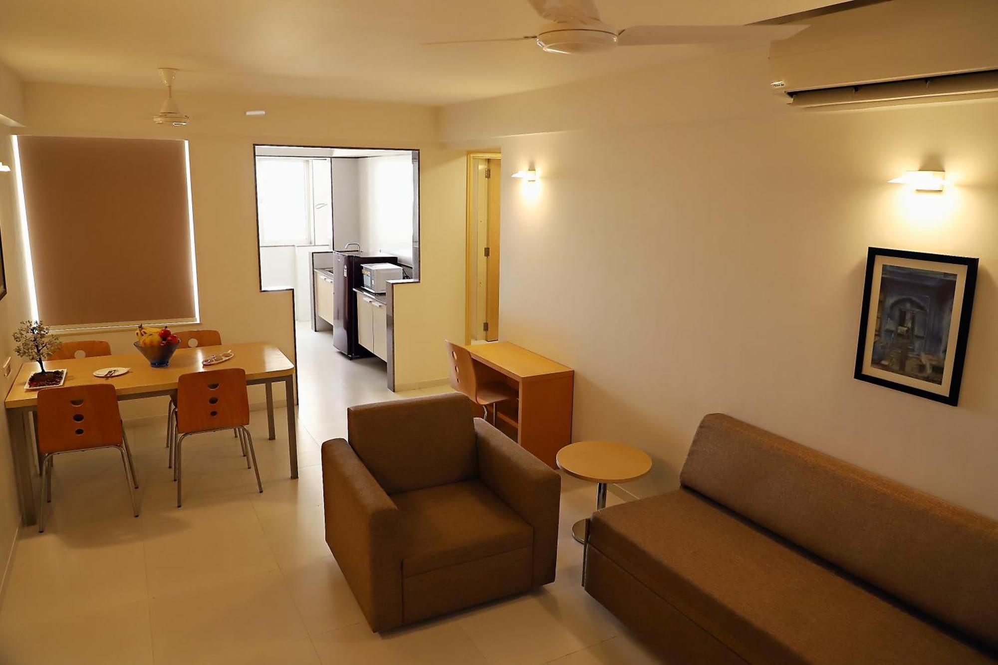Quality Inn Patria Suites, Rajkot Bagian luar foto