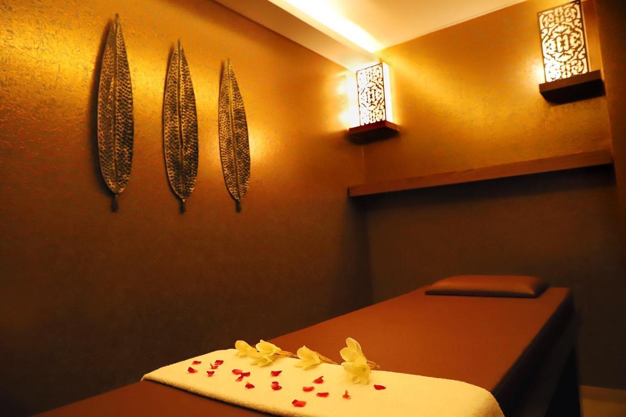 Quality Inn Patria Suites, Rajkot Bagian luar foto