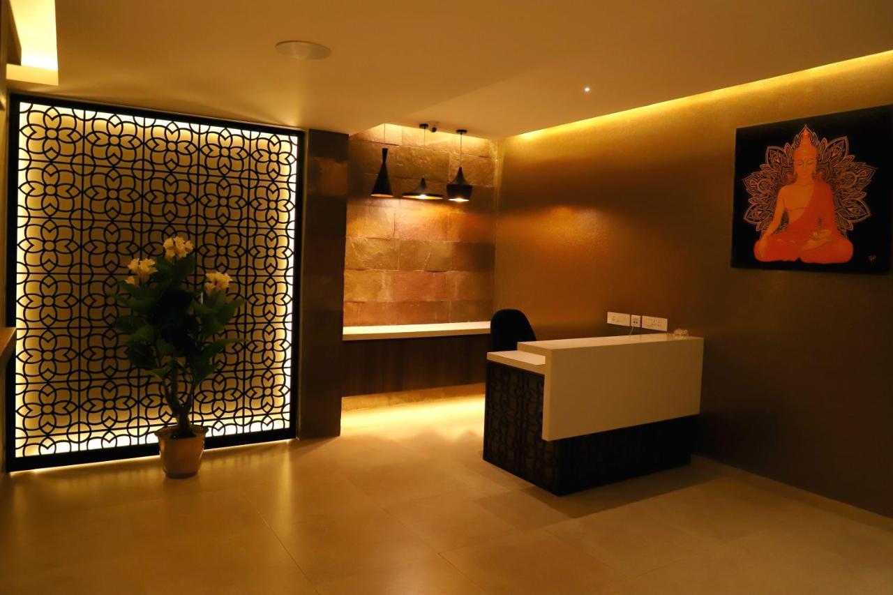 Quality Inn Patria Suites, Rajkot Bagian luar foto