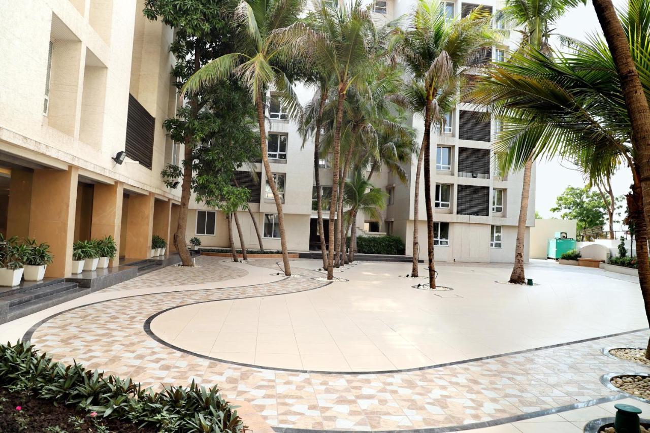 Quality Inn Patria Suites, Rajkot Bagian luar foto