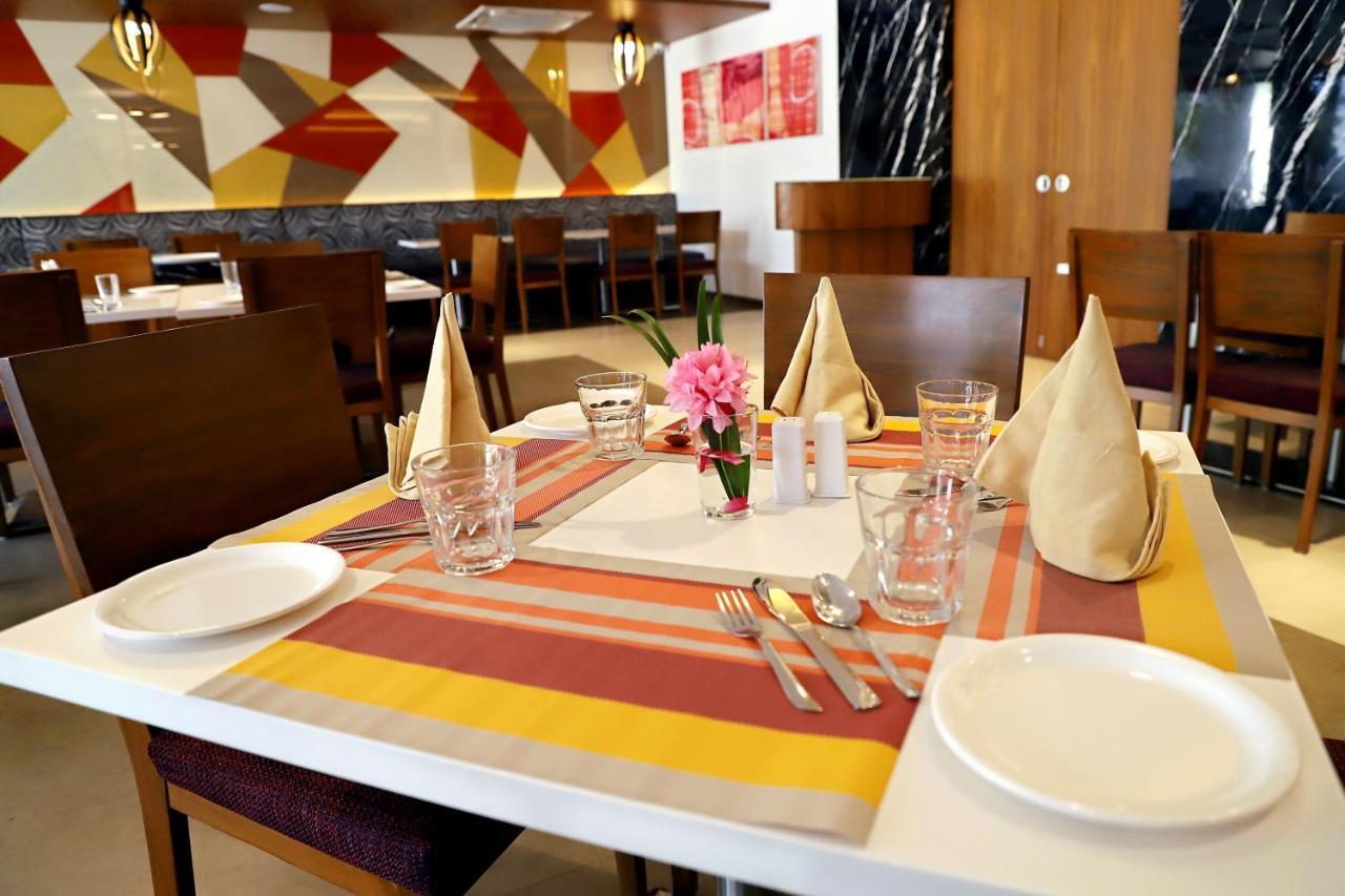 Quality Inn Patria Suites, Rajkot Bagian luar foto
