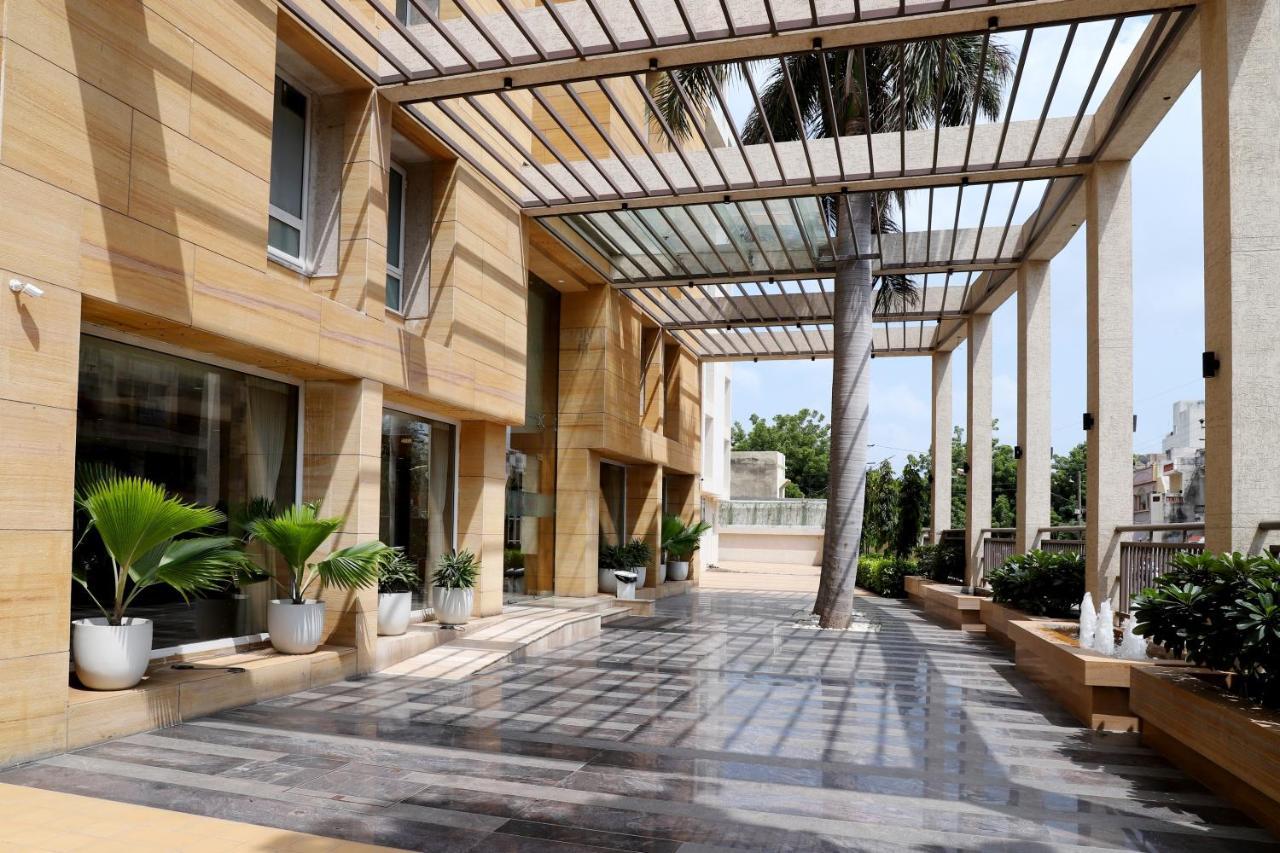 Quality Inn Patria Suites, Rajkot Bagian luar foto