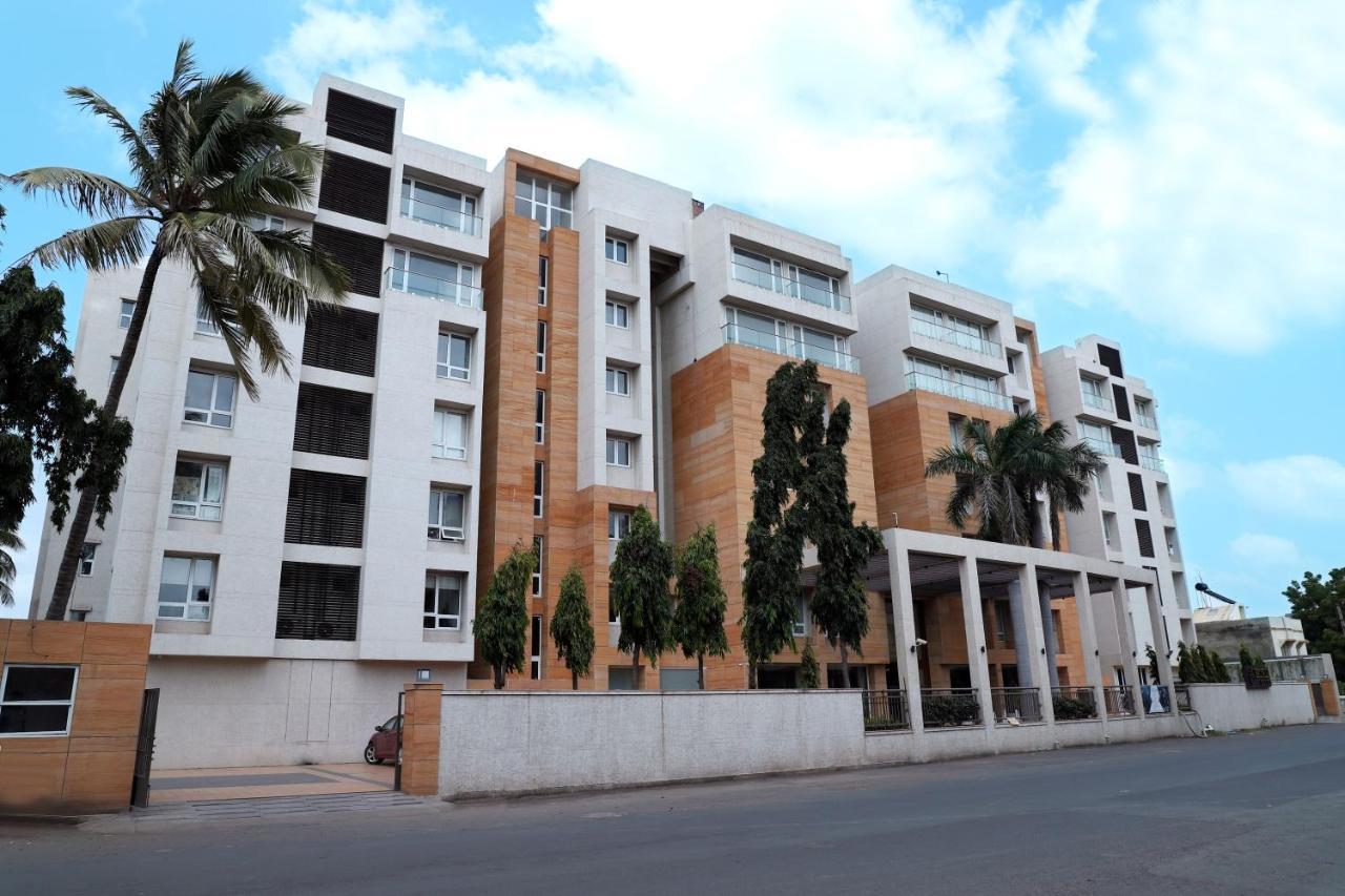Quality Inn Patria Suites, Rajkot Bagian luar foto