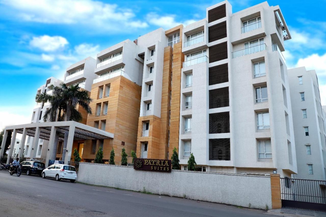 Quality Inn Patria Suites, Rajkot Bagian luar foto